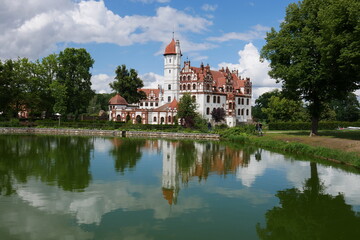 Wasserspiegelung Schloss Basedow Teich