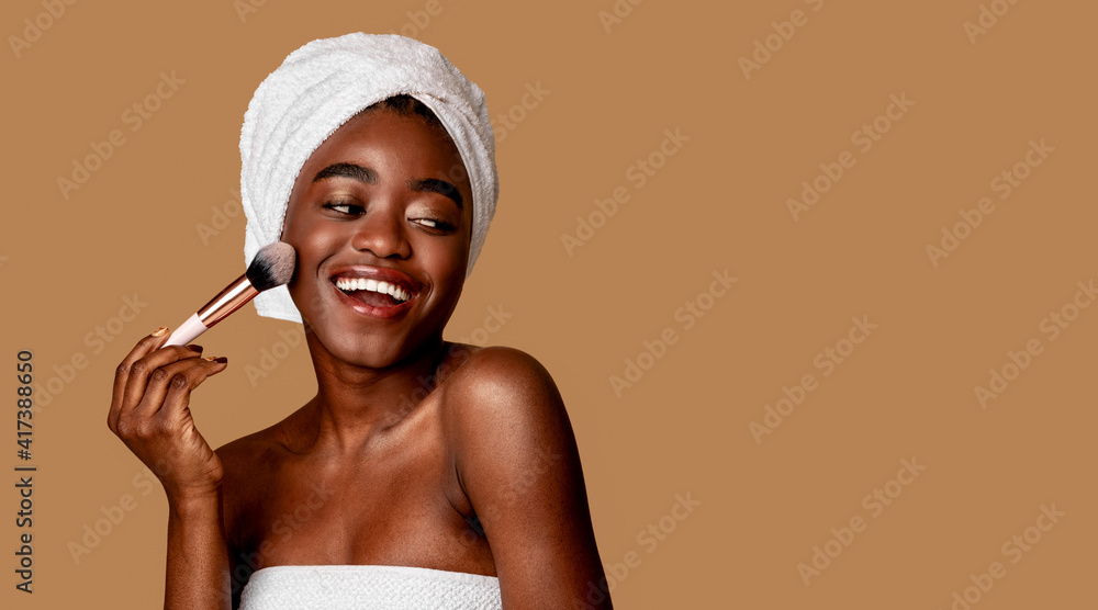 Wall mural Portrait of beautiful black woman with makeup brush