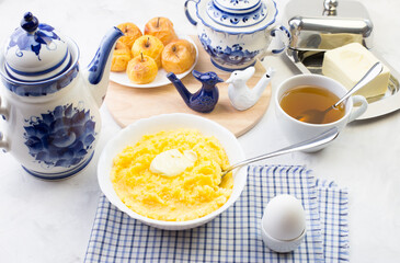A delicious and healthy breakfast with corn porridge and baked apples.