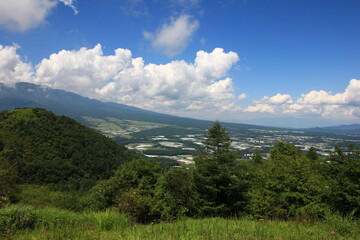Fototapeta na wymiar 野辺山高原　　高台から見た緑の盆地