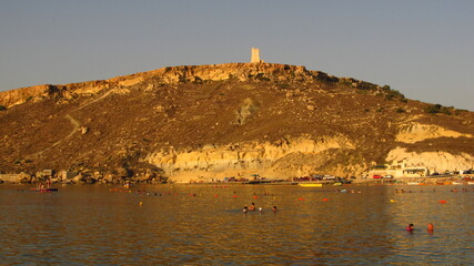 Plaża przy górze ze starą widokową wieżą  © vofchok