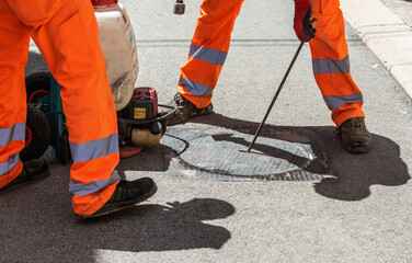 disinfestation cockroaches in the sewer system with spraying of pyrethroid insecticides.