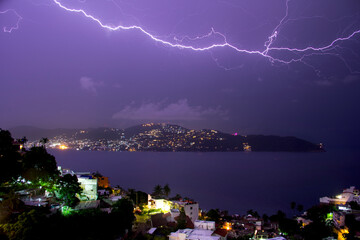 Trueno en la bahía. 