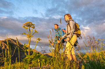 Wanderer in der frühen Morgensonne
