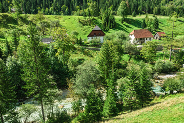 Typische Naturlandschaft an der oberen Soca in den Julischen Alpen in Slowenien