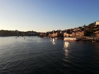 Naklejka premium Atardecer de Invierno en Oporto, Portugal