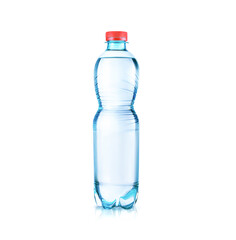 Naklejka premium Plastic bottle of still clean water isolated on white background 