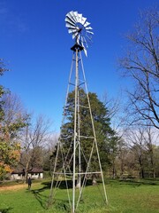 Obraz premium Windmill Against a Blue Sky