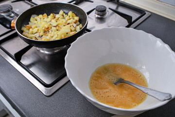 Preparation of potato omelet