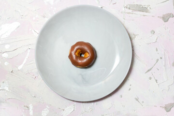 Handmade craft project. Making doughnut chocolate egg nest for Easter. Step by step photo instruction. Step 2