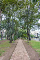 Allée centrale de la rue du Park Way, La soledad, Teusaquillo, Bogota, Colombie