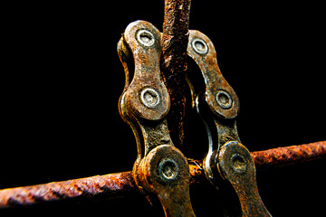 close-up view of an old rusty bicycle chain