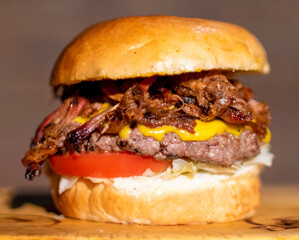 Hamburguesa con tomate.