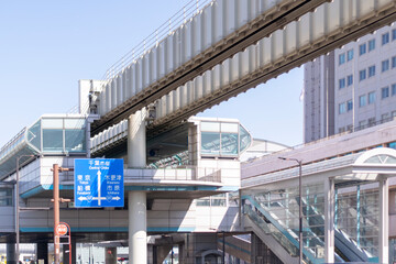 Obraz premium モノレールの駅とレール