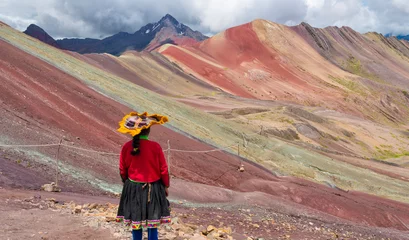 Foto auf Acrylglas Vinicunca Quechua woman with the painted hills of the Rainbow Mountain (Vinicunca), Cusco Province, Peru