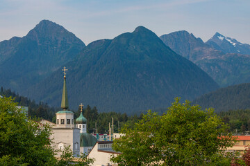 USA, Alaska, Sitka. St. Michael's Russian Orthodox Cathedral in town. - obrazy, fototapety, plakaty