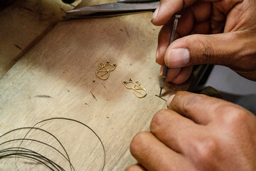 Fototapeta premium Trabajo de la filigrana o artesanias ornamentales y joyería en el municipio de Mompox _ Bolívar _ Colombia