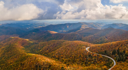 Scenic Autumn Drive on the southern portion of the Blue Ridge Parkway in North Carolina Mountains - obrazy, fototapety, plakaty