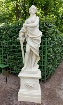 The sculpture "Allegory of Justice"