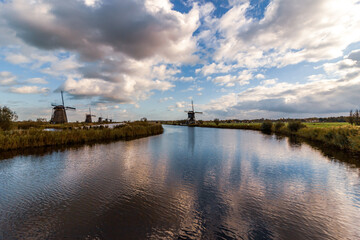 Fototapeta na wymiar Typical windmills in Kindeldijk in Holland