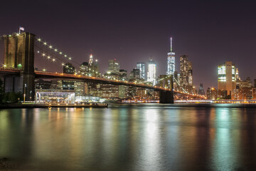 Fototapeta na wymiar Manhattan skyline from Brooklyn Heitz in New-York City 