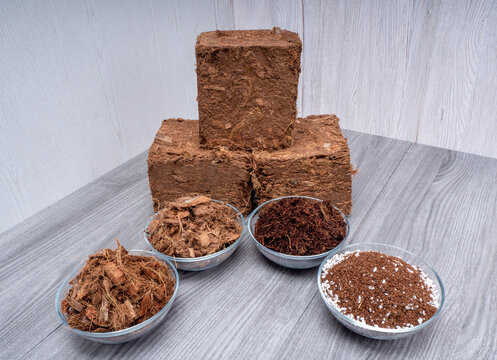 Coconut substrate peat and coconut chips with fibers
