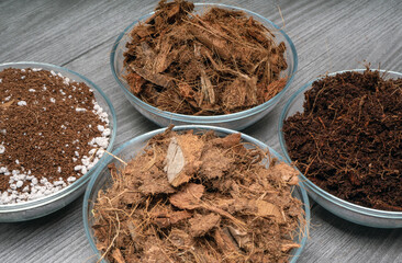 Coconut substrate peat and coconut chips with fibers