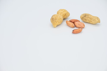 저의 집에서 미니 포토 박스를 이용하여 흰색 PVC배경지를 이용하여 촬영했습니다.