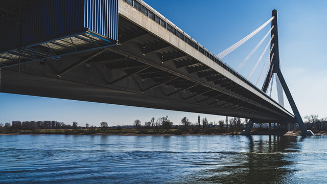 Fleher Br&uuml;cke D&uuml;sseldorf Untersicht Rhein