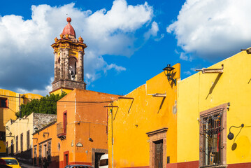 Obraz premium dome of the Church of the Nuns at san miguel de Allende in mexico