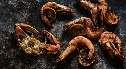 Delicious grilled prawns and crab with lemon slices