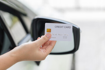 closed up hand use credit card on car