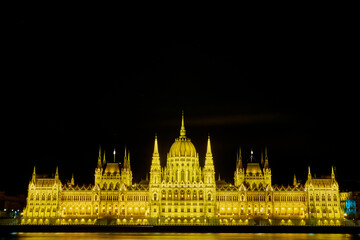 Fototapeta premium Hungarian Parliament at night Budapest. One of the most beautiful buildings in the Hungarian capital.