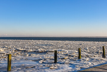 Floating ice on the Wadden Sea near 't Kuitje, Den Helder, Netherlands. © Bert
