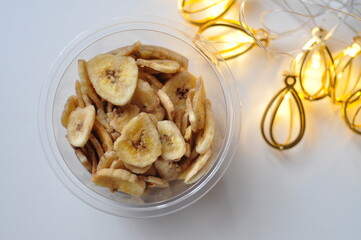Dried banana chips 