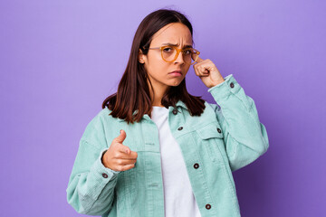 Young mixed race woman isolated pointing temple with finger, thinking, focused on a task.