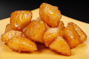 dessert pears in caramel