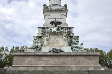 Obraz premium Monument aux Girondins with two 21-metre rostral columns (1829), fountain at place des Quinconces. Bordeaux, France.
