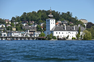 Das Seeschloss Ort am Traunsee in Gmunden im Sommer, Salzkammergut, Österreich, Europa - The Lake...