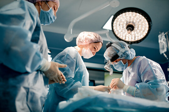 A team of surgeons is fighting for life, for a real operation, for real emotions. The intensive care team is fighting for the life of the patient. Saving life, the struggle for life
