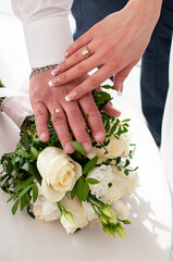 Obraz na płótnie Canvas Wedding rings on hands with white flowers. bridal moments.