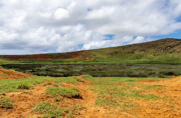 Cratère du volcan Rano Raraku, île de Pâques