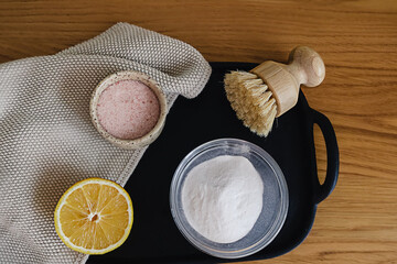Step by step instruction of non toxic home cleaning detergent recipe made of vinegar, baking soda...