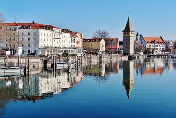 Lindau im Bodensee, Hafenpromenade mit Mangturm