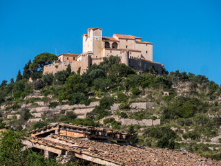 Fototapeta na wymiar view of the mediterranean village of Artà and the Almudaina d'Artà, in majorca, balearics, spain