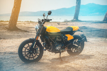 Bike on the beach © Elias