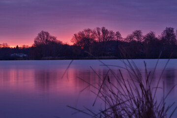 Obraz premium Sonnenaufgang am Vörder See in Bremervörder
