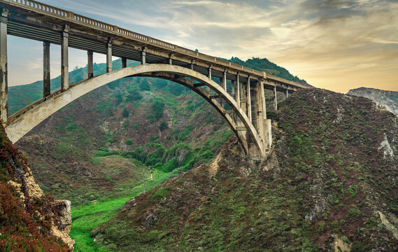 Bixby Creek Bridge on Highway One on the US West Coast heading south to Los Angeles, Big Sur, California, beautiful scenery, cliffs, Pacific Ocean. Concept, vacation, tourism, postcard photography and