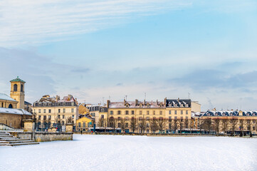 Fototapeta na wymiar Saint Germain en Laye sous la neige