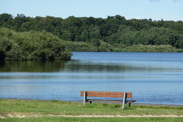 Obraz premium Bank am Bederkesaer See